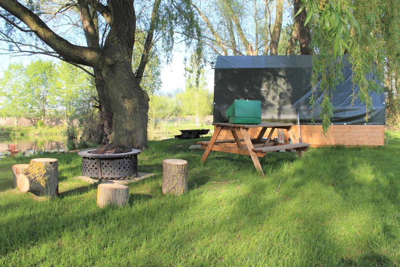 Hotel "George'S" Lakeside Wooden Tipi Clare Exterior foto