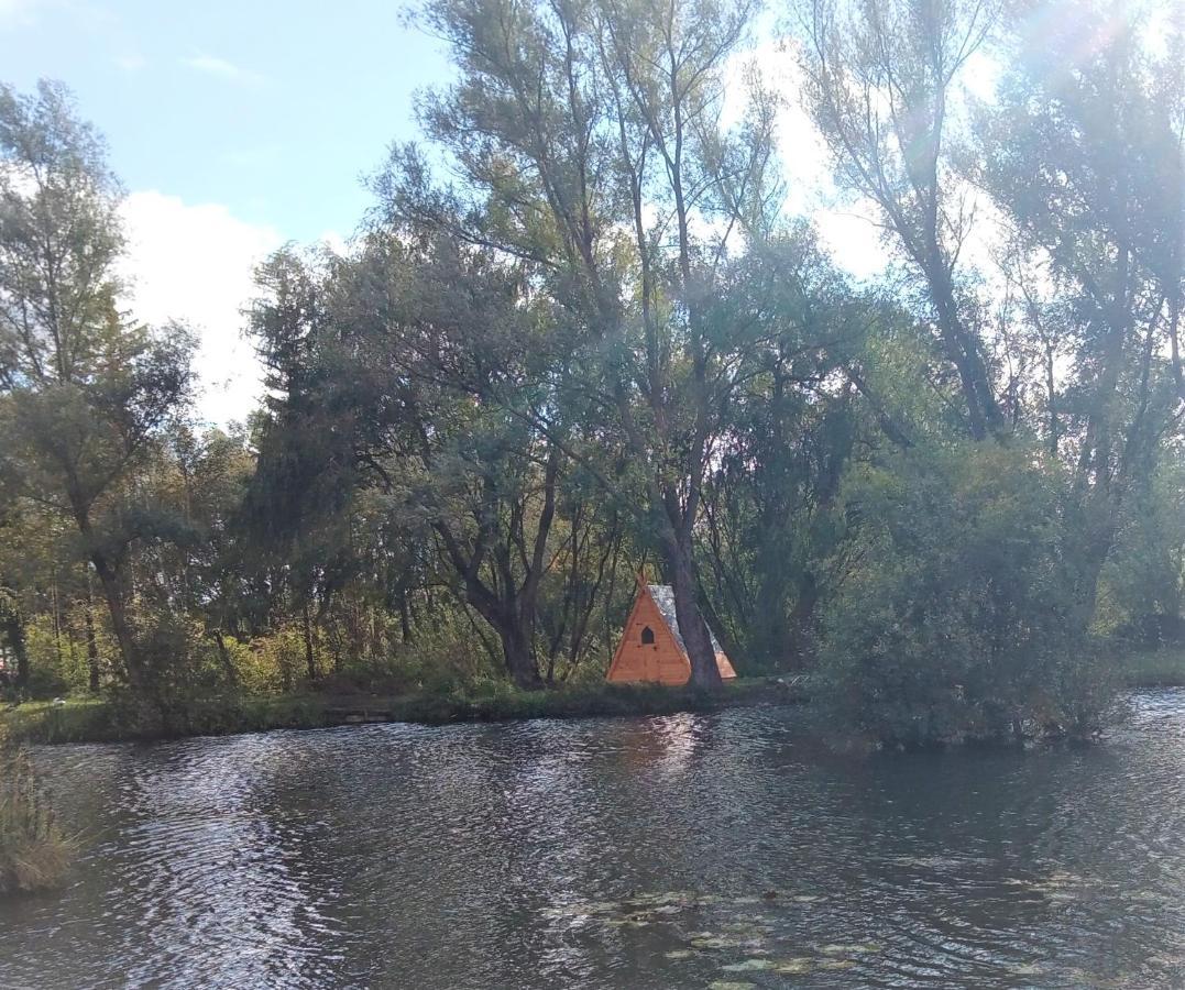 Hotel "George'S" Lakeside Wooden Tipi Clare Exterior foto