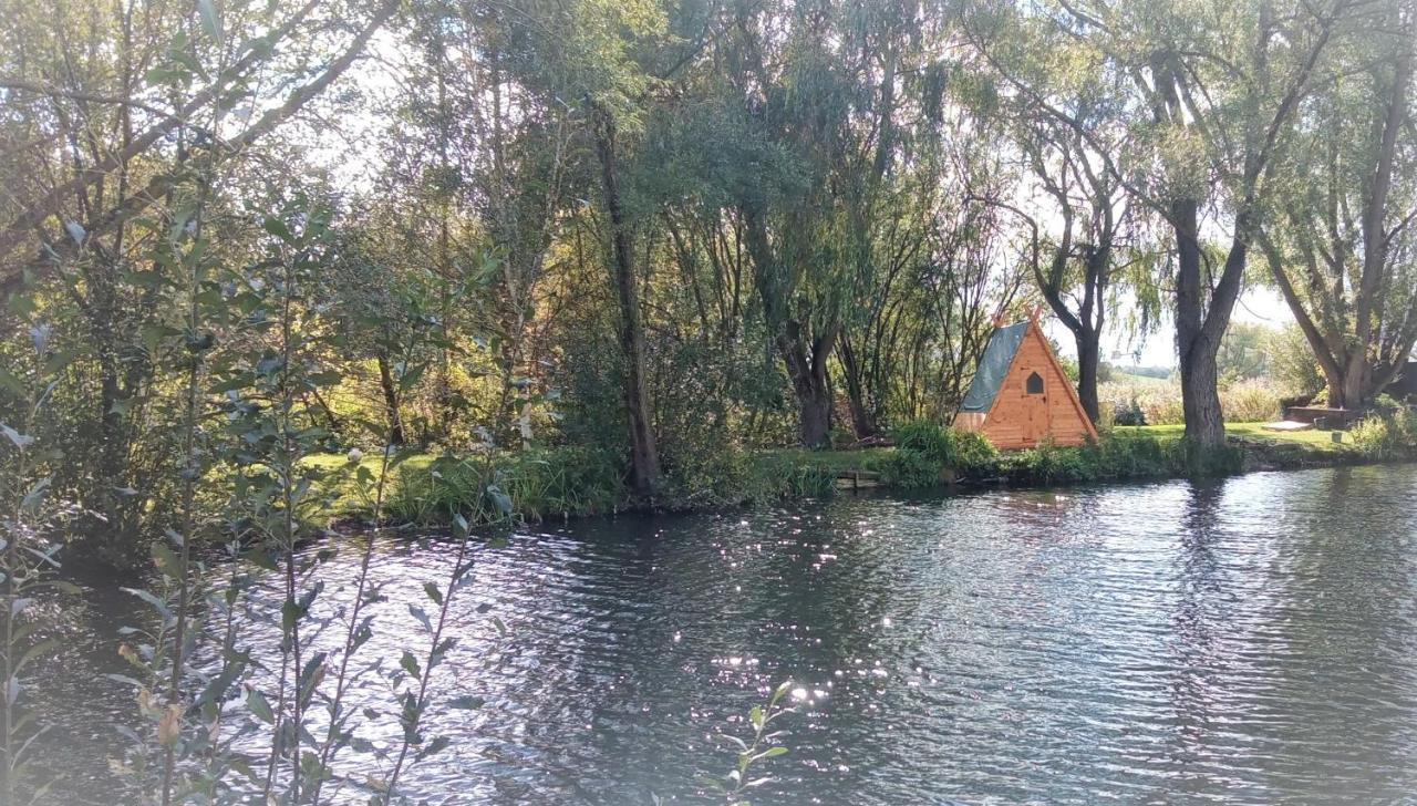 Hotel "George'S" Lakeside Wooden Tipi Clare Exterior foto
